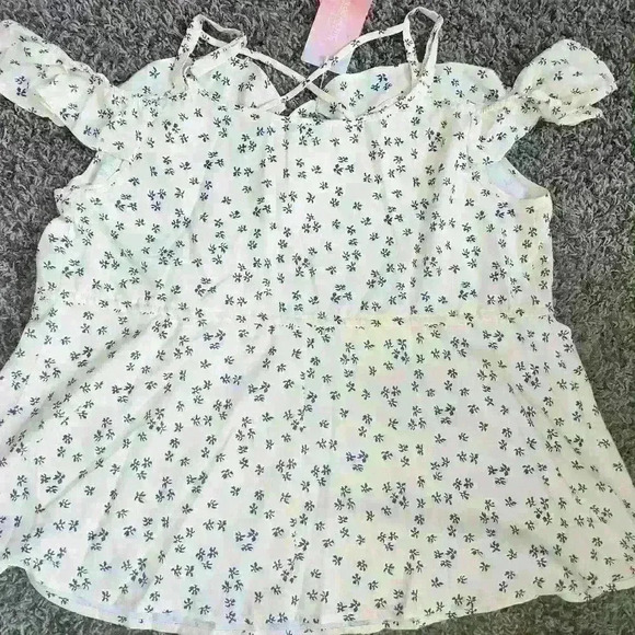 Ditsy Floral Ruffles Crisscross Cold Shoulder Blouse - Picture 3 of 5